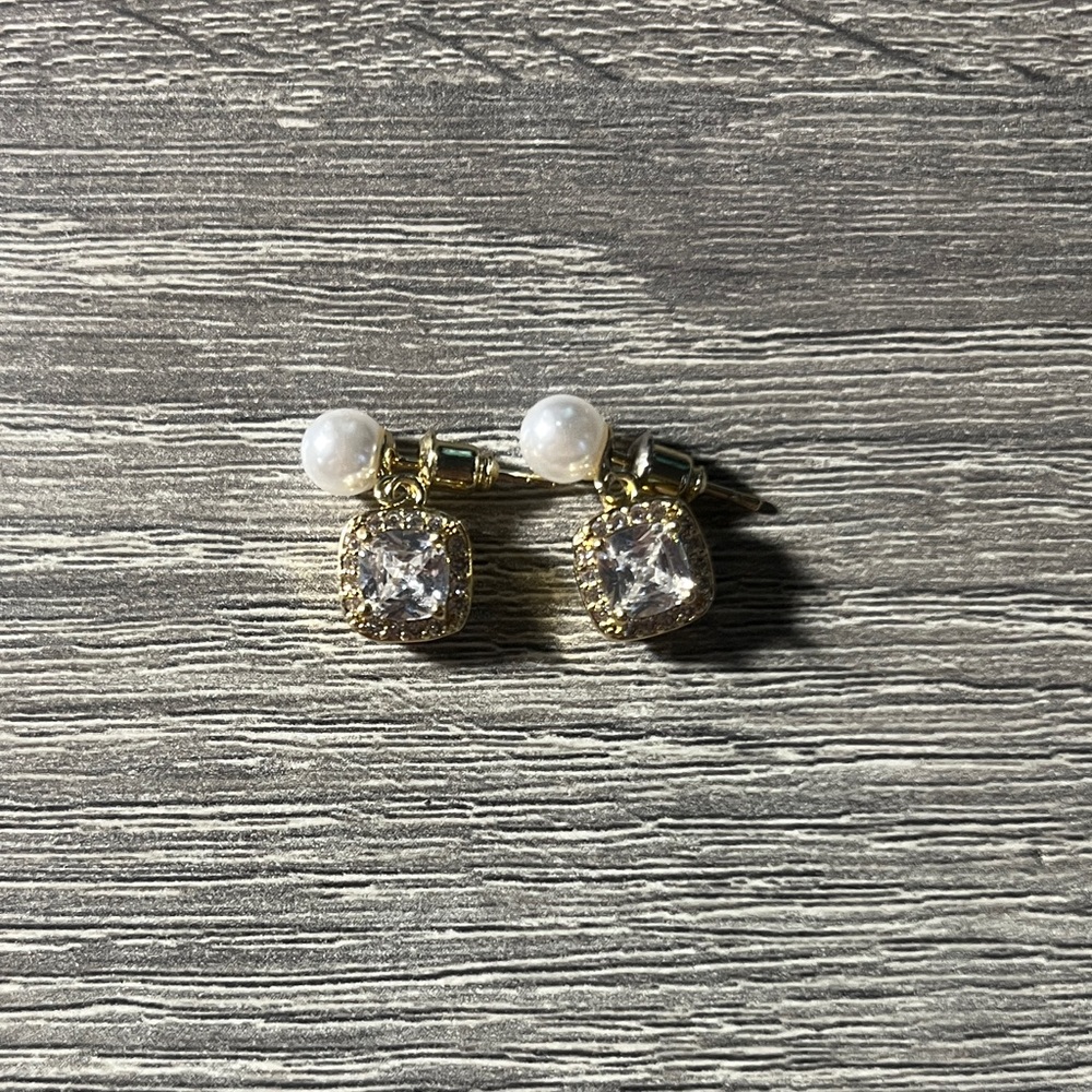 Elegant Gold and Pearl Earrings